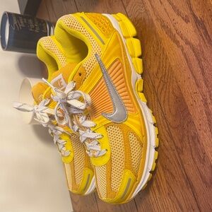 Nike Vomero 5 Yellow